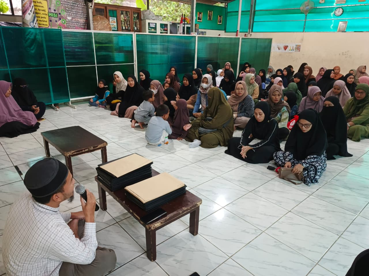 TPA Masjid Al-Ikhlas Menggelar Acara Rapotan dan Penyerahan Hasil Belajar Santri